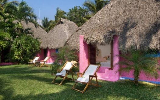 COSTA CAREYES BUNGALOWS